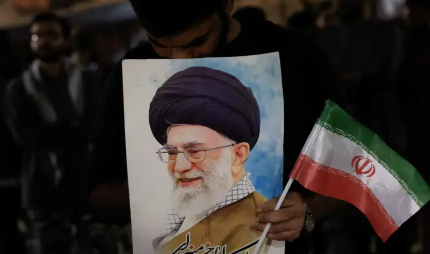 تقارير إسرائيلية تزعم مقتل خامنئي وطهران تلتزم الغموض